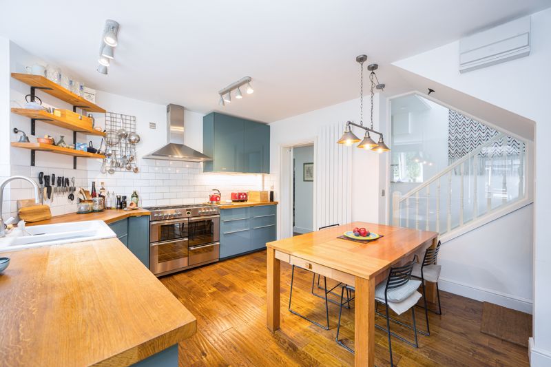 Kitchen / Breakfast Room- click for photo gallery